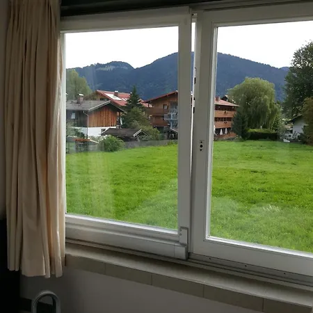 Offen Gestaltetes Design In Bad Wiessee, 350m Vom 巴特维塞