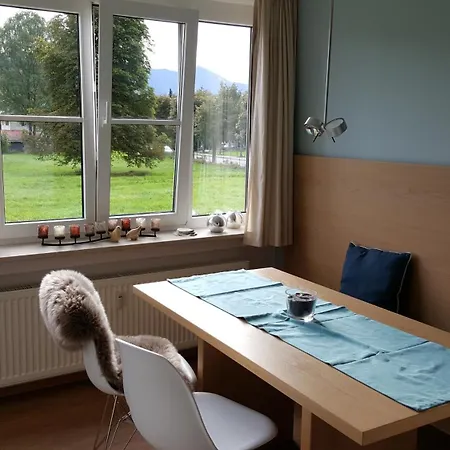Offen Gestaltetes Design In Bad Wiessee, 350m Vom 巴特维塞
