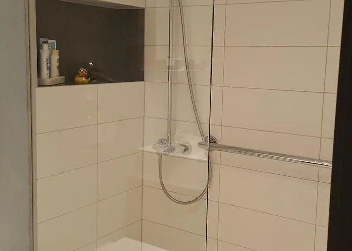 Offen Gestaltetes Design In Bad Wiessee, 350m Vom *