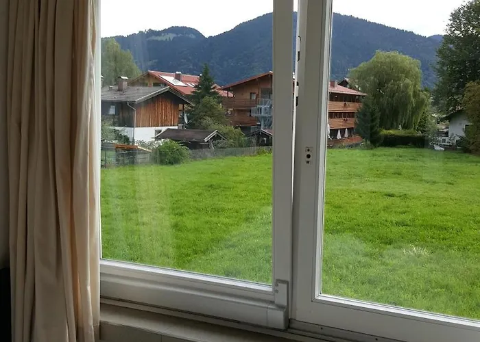 Offen Gestaltetes Design In Bad Wiessee, 350m Vom Bad Wiessee