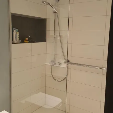 Offen Gestaltetes Design In Bad Wiessee, 350m Vom *