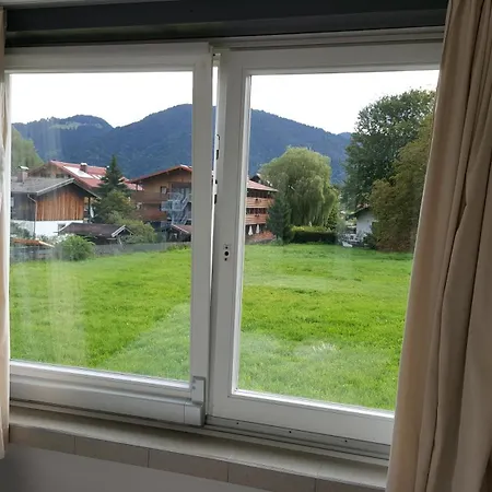 Offen Gestaltetes Design In Bad Wiessee, 350m Vom Apartment
