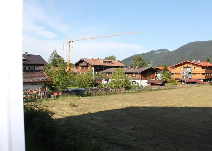 Offen Gestaltetes Design In Bad Wiessee, 350m Vom *