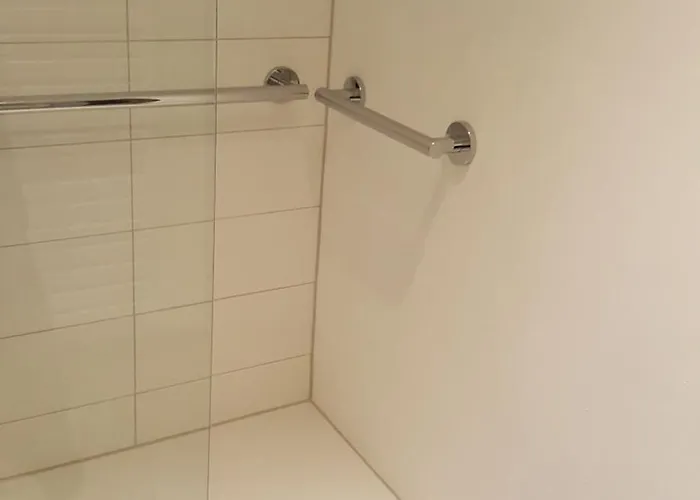 Offen Gestaltetes Design In Bad Wiessee, 350m Vom شقة